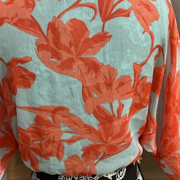 OLIVACEOUS Floral cropped blouse - Picture 3 of 11